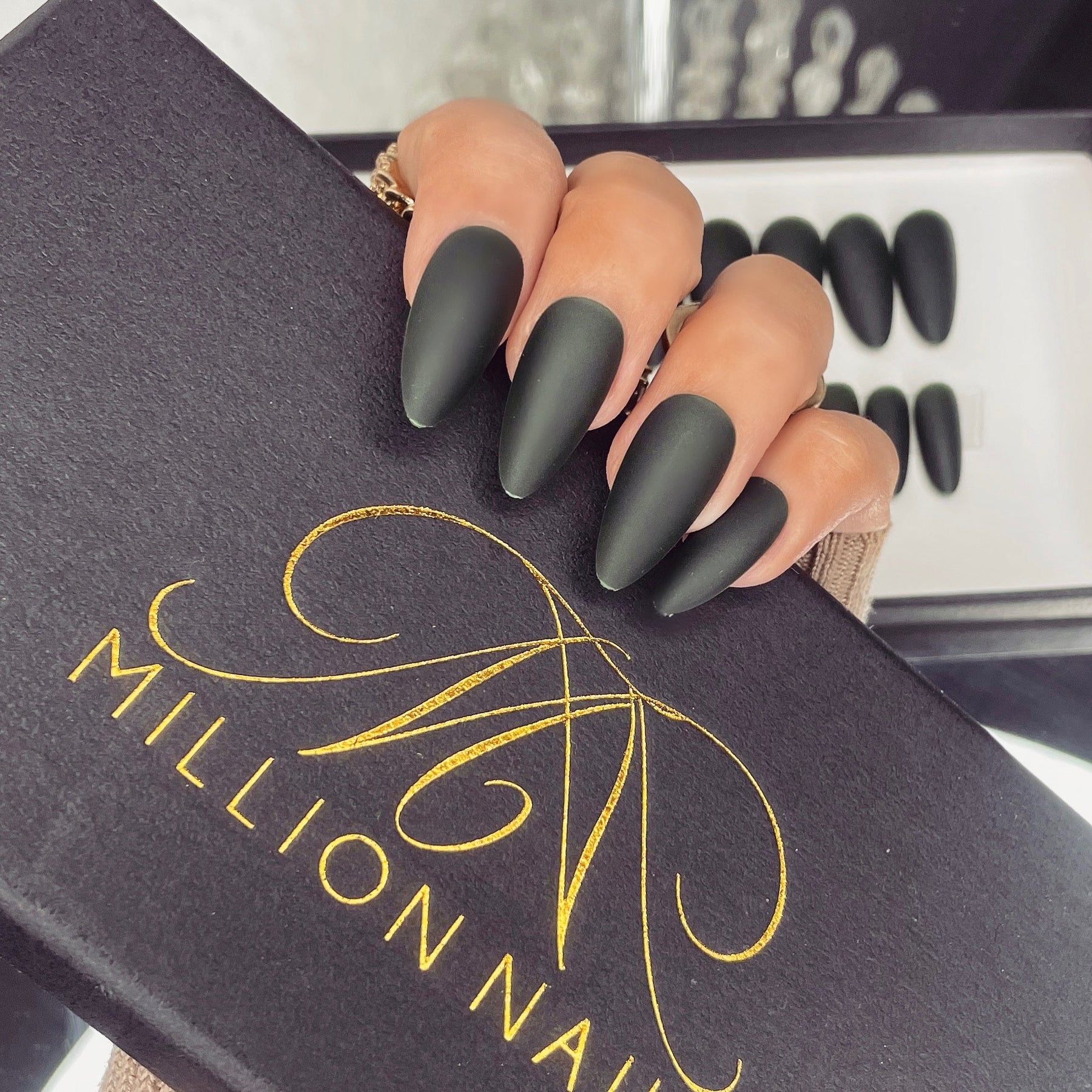 Leonarda Nail - Millionnails