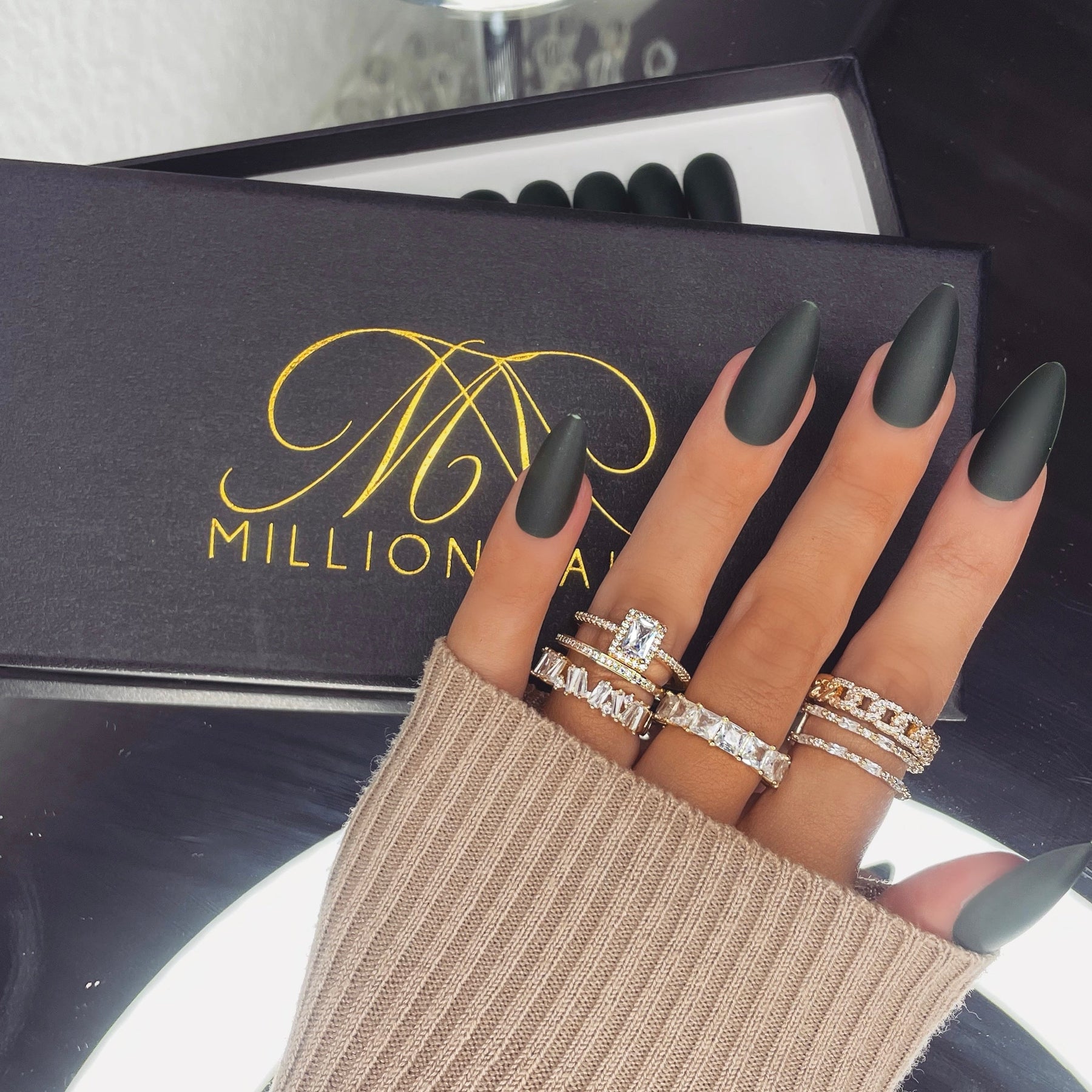 Leonarda Nail - Millionnails